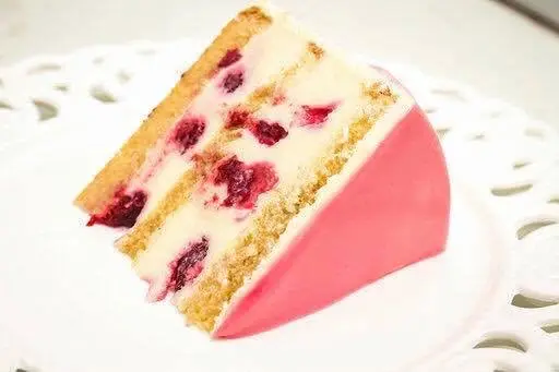 Mousse de ciocolata alba si zmeura